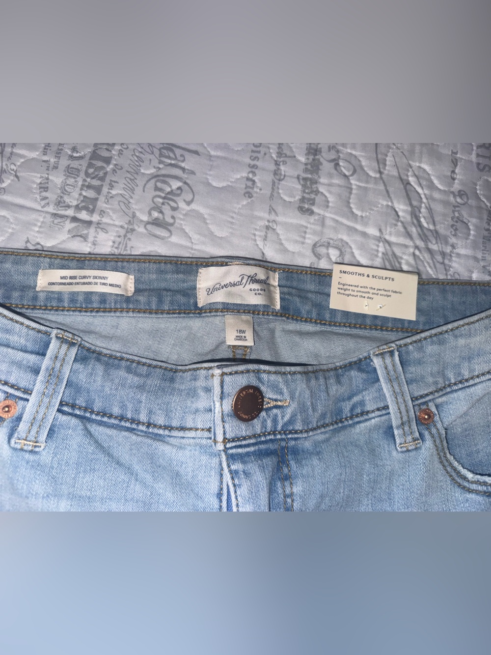 Universal Thread Light Blue Mid-Rise Curvy Skinny Jeans